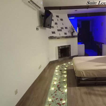 Suite Love Jacuzzi  Uceda Esterno foto